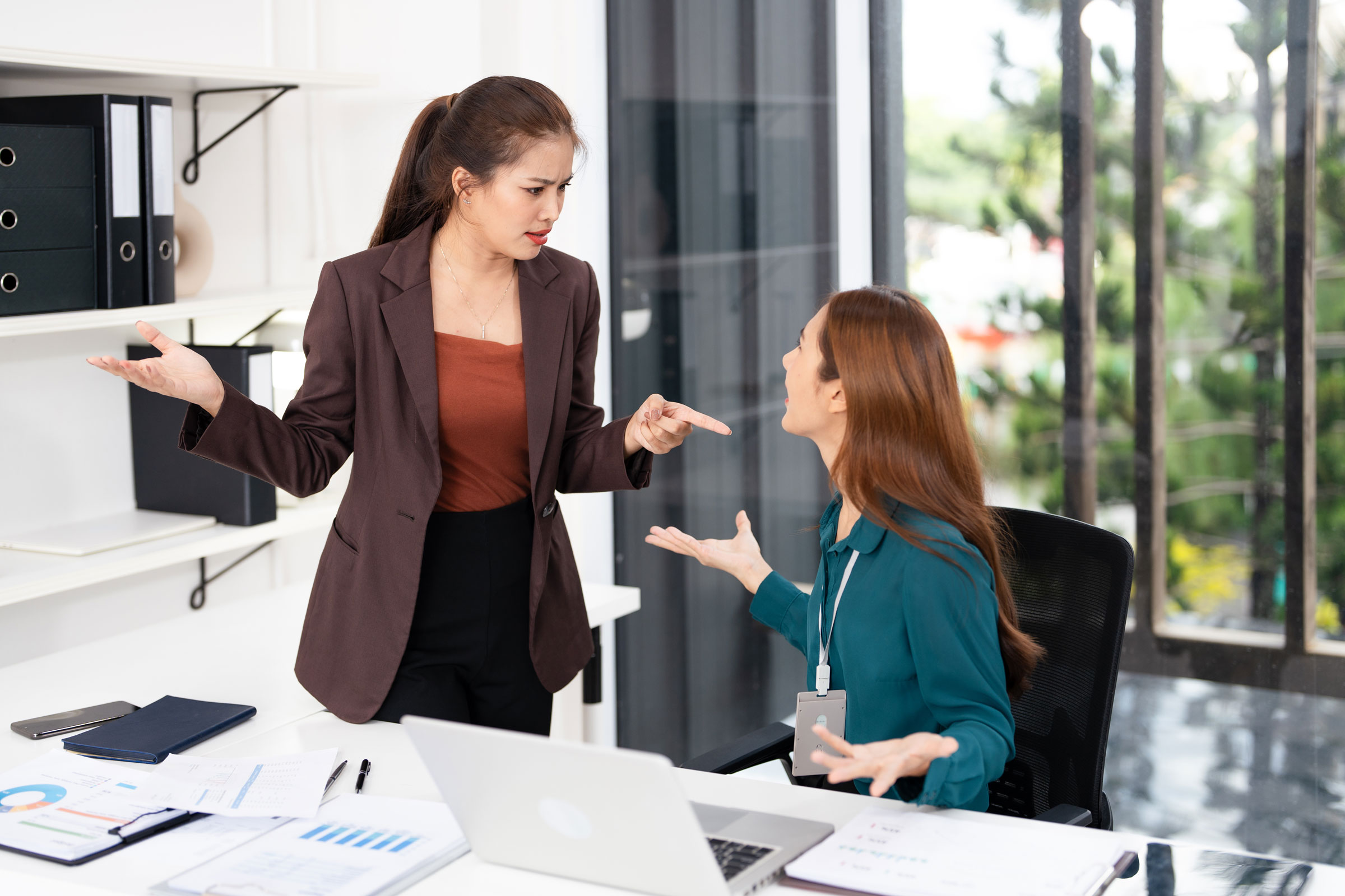 Common Workplace Issues Employees Face in California and How to Handle Them the Right Way